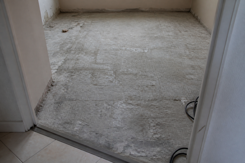 ancien carrelage enleve preparation ragrage sol
