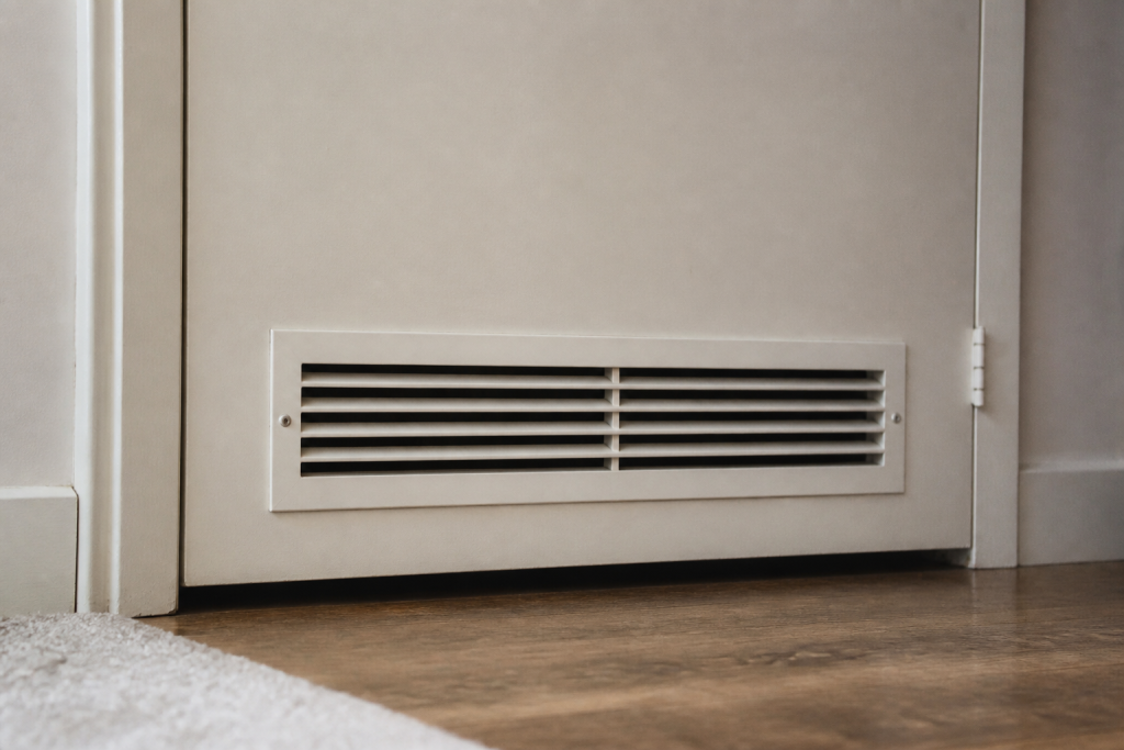 Grille metallique fixe passage air permanent